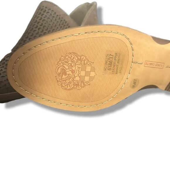 Vince Camuto Paleta Boot Booite w/ back closure and perforated upper. Size 6.5 M - Picture 2 of 10